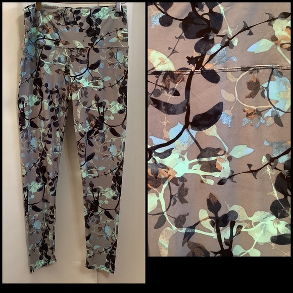 Leggings Women’s Size 12-16 Yoga Waistband Crisp Air Pattern - Picture 1 of 7